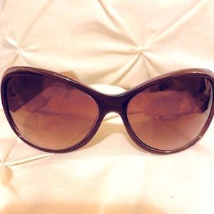 BETSEY JOHNSON SUNGLASSES